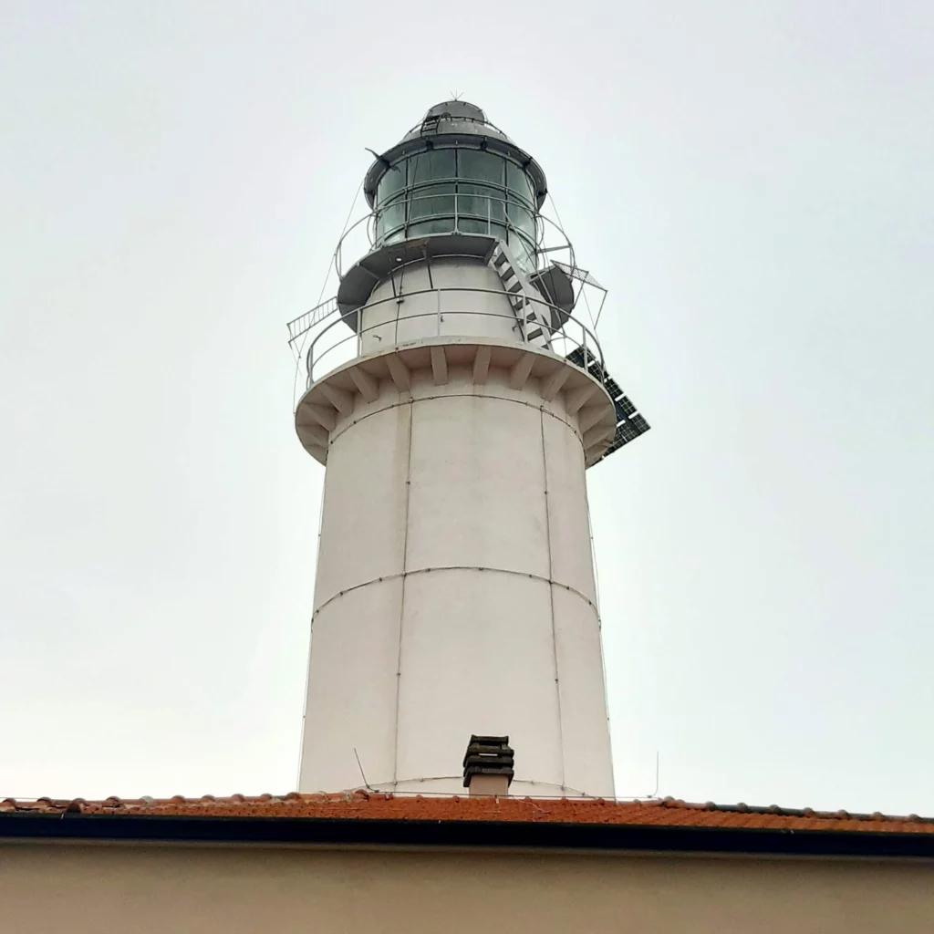 faro di Goro, situato a Goro, Ferrara. è stato restaurato da Stefano Beltrami e Enrico ravagnani con l'assistenza di Matteo Agnelliti